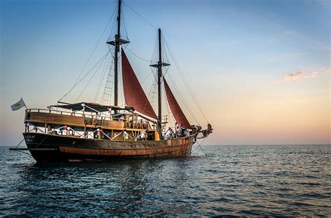 Jolly Roger II .